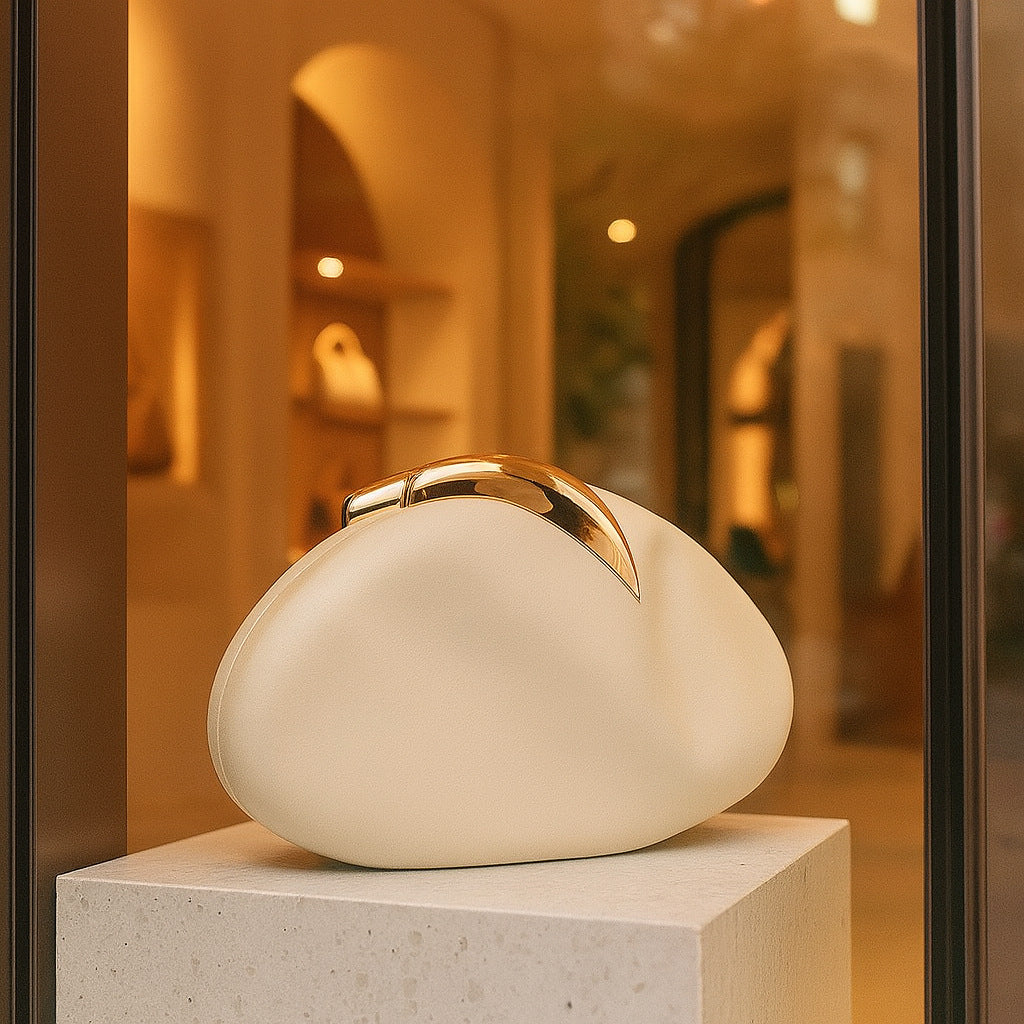 The Pebble Clutch